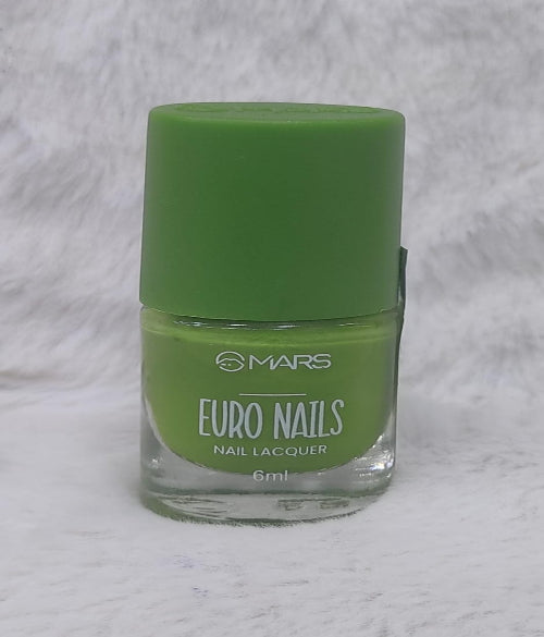 Nail Lacquer with Glossy Gel Finish
