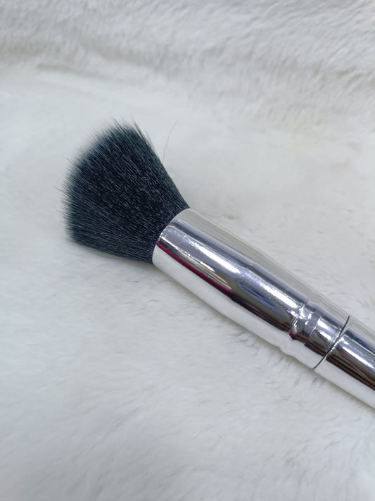 Beauty Highlighter Powder Makeup Brush With Soft Bristles