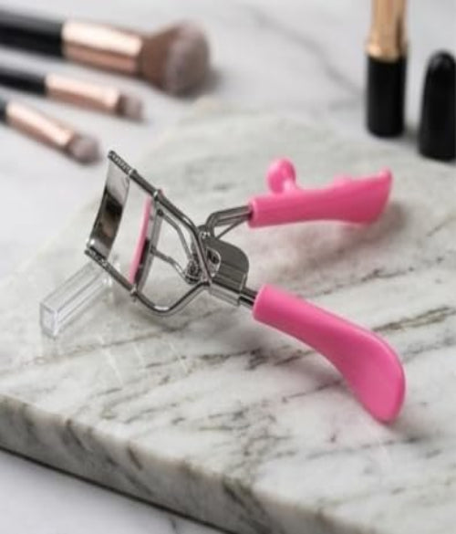 Eye Lash Curler – To Curl Your Eyelashes Beautifully