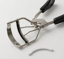 Eyelash Curler – Perfect Tool for Beautiful Curled Lashes