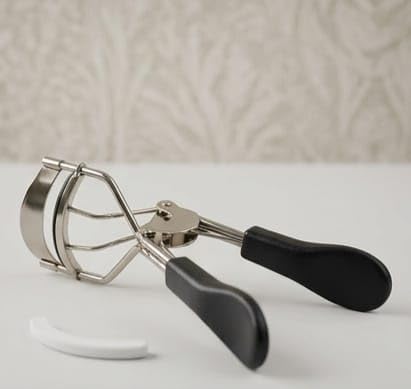 Eyelash Curler – Perfect Tool for Beautiful Curled Lashes