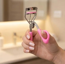 Eye Lash Curler – To Curl Your Eyelashes Beautifully