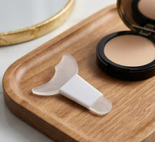 Silicone 3 In 1 Eye Makeup Tool – Professional Beauty Essential