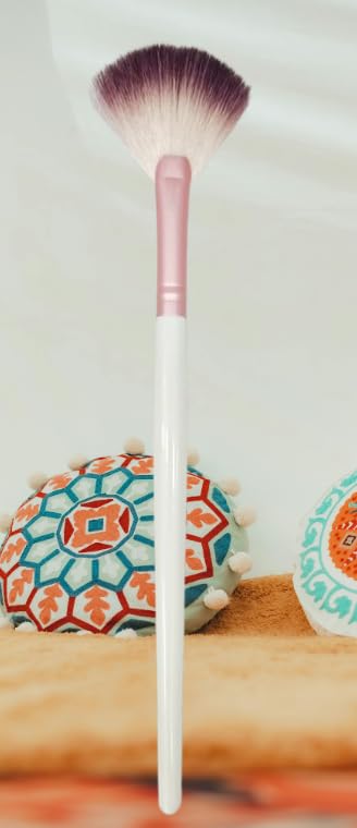 Highlighter Fan Makeup Brush!