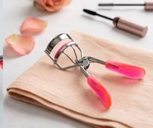 Eyelash Curler – Parlor Eye Makeup Accessory for Beautiful Curled Lashes
