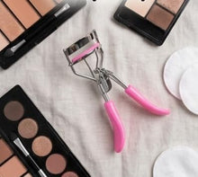 Eye Lash Curler – To Curl Your Eyelashes Beautifully