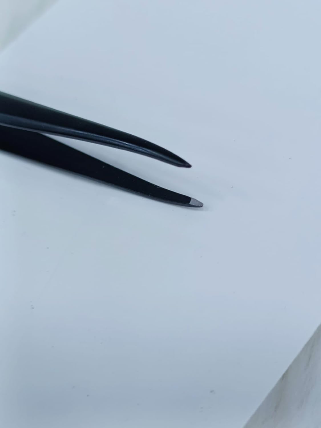 Straight Tweezer – Precision Hair Removal Tool