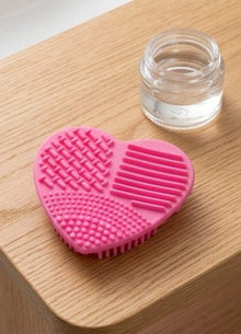 Silicone Heart Shaped Brush Cleaner Mat – Makeup Brush Cleaning Pad