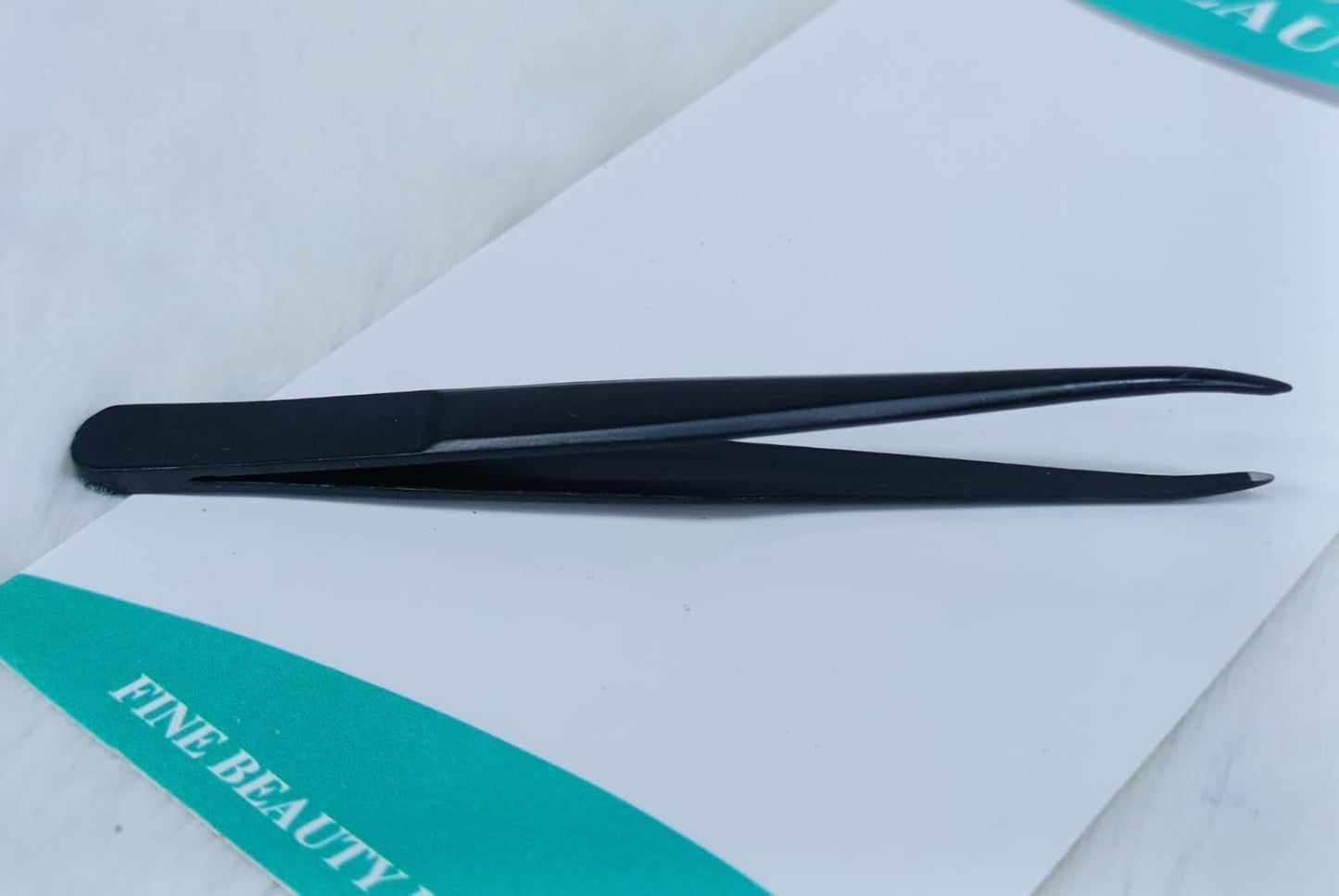 Straight Tweezer – Precision Hair Removal Tool