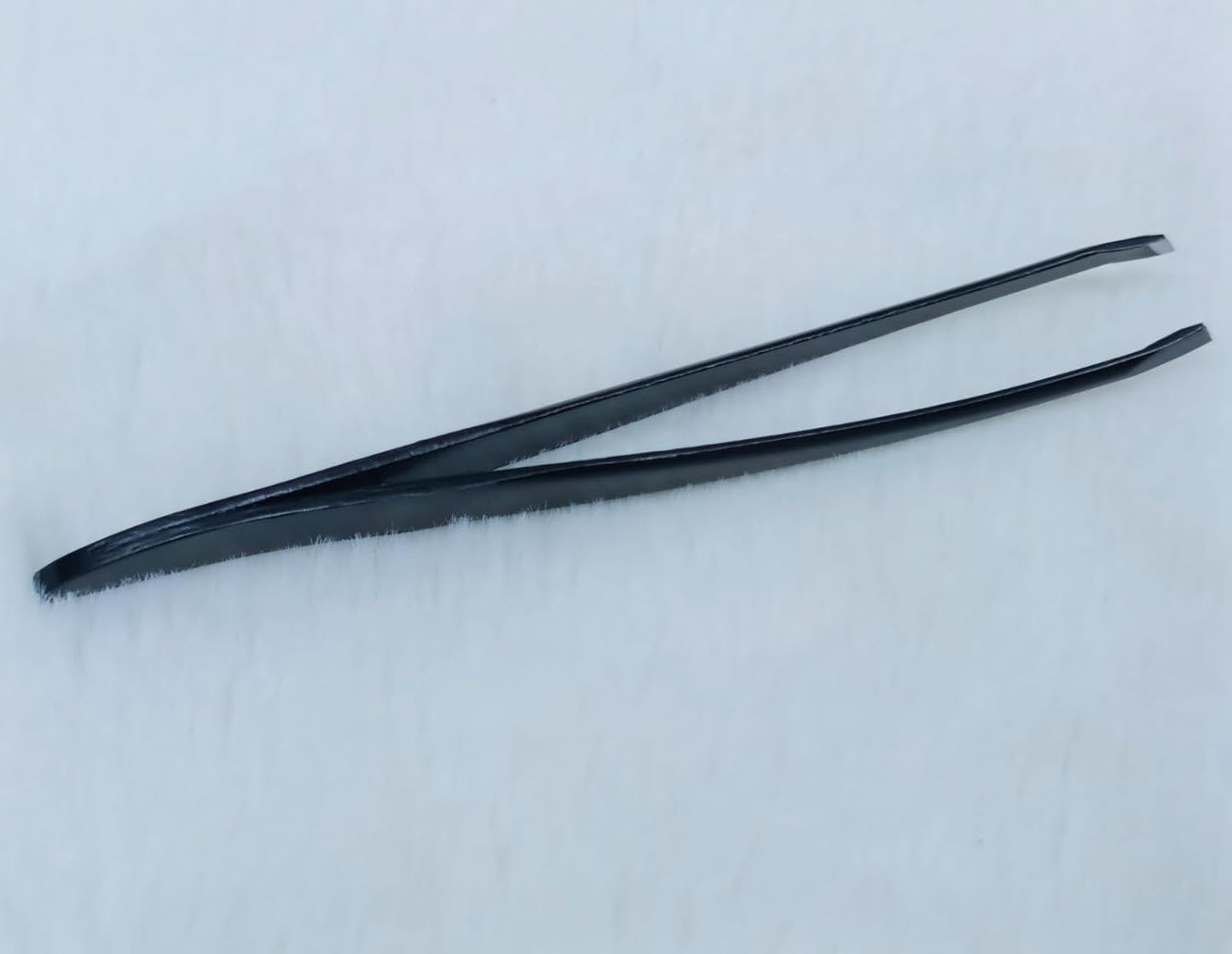 Slant Tip Tweezer Plucker – Black Precision Grooming Tool