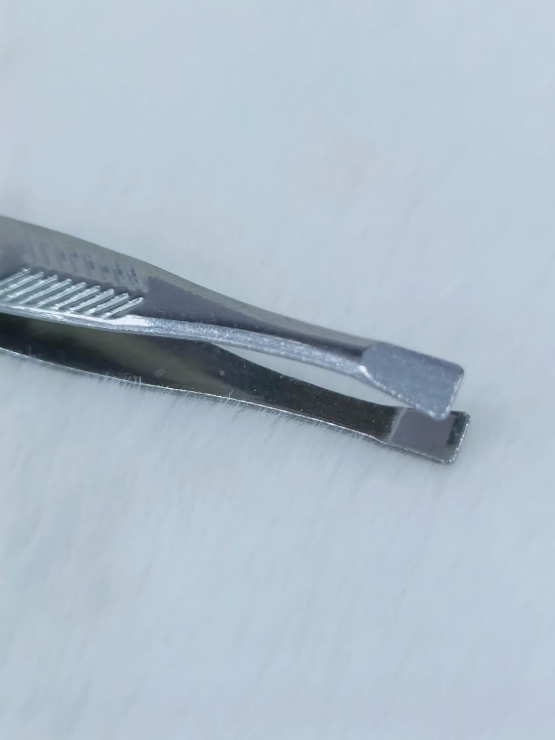 Metal Flat Tip Tweezer for Women