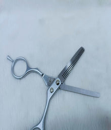 Professional Hair Thinning Scissor – Smooth & Precise Hair Styling