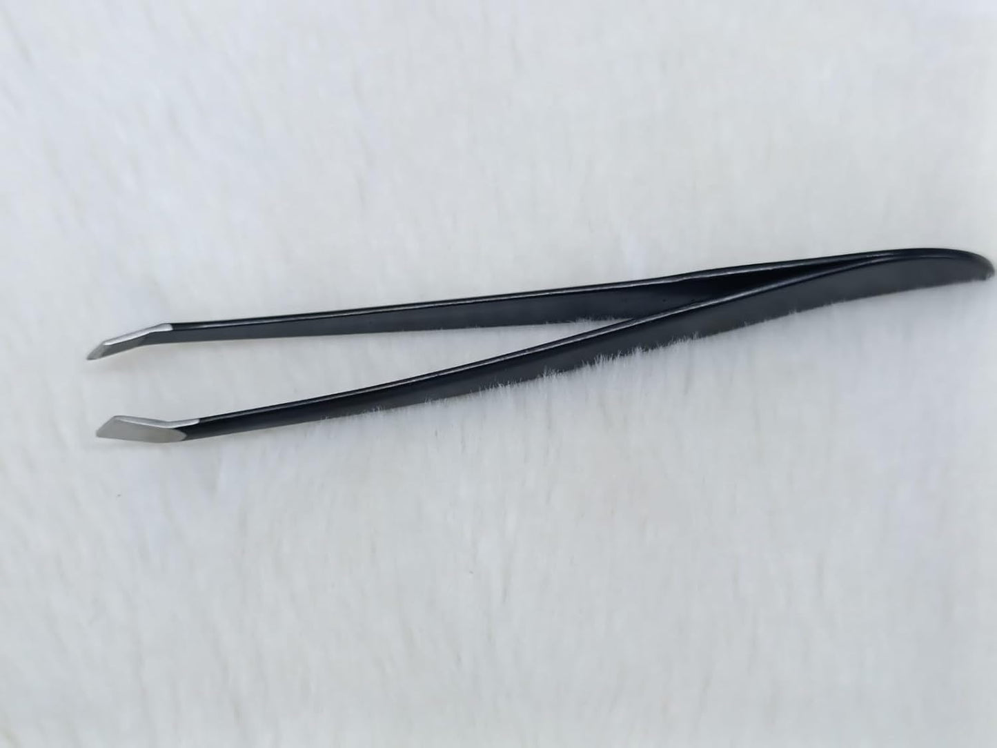 Slant Tip Tweezer – For Eyebrows, Upper Lip & Facial Hair (Black)
