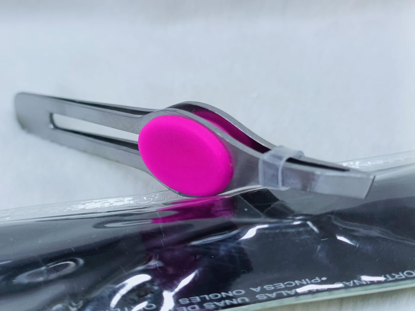 Tweezer for Eyebrows, Ingrown Hair and Facial Hair – Sharp Precision Tweezer for Women and Men