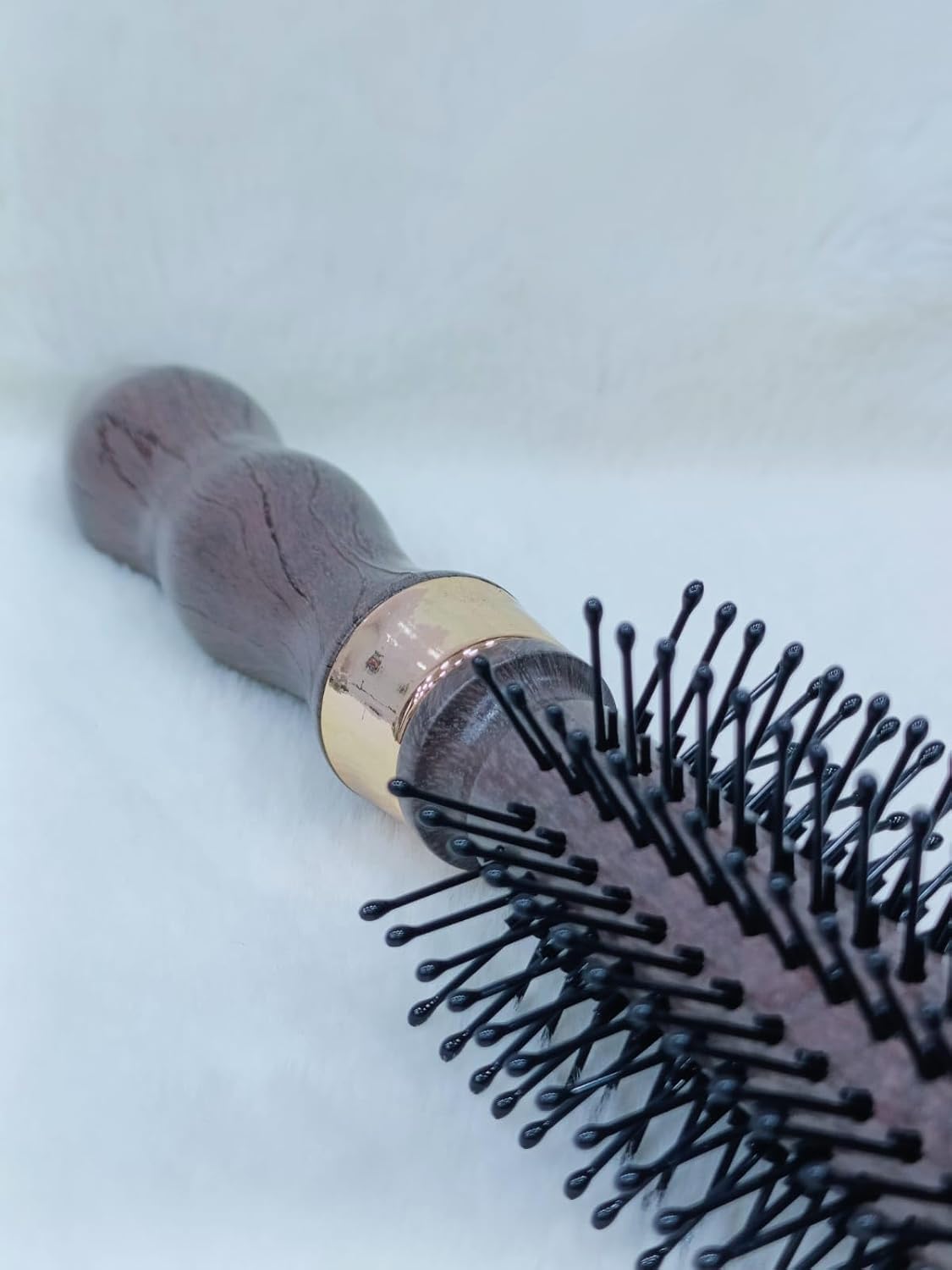 Round Hair Brush featuring a natural wooden handle use men & women