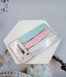 Eyebrow Razor featuring a sharp stainless steel blade !