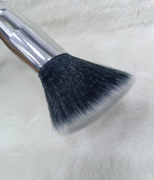 Beauty Highlighter Powder Makeup Brush With Soft Bristles