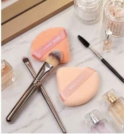Triangle Powder Puff – Soft Plush Makeup Essential