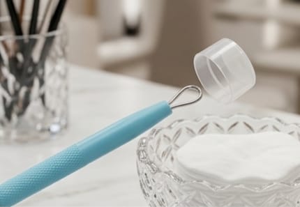 Blackhead Remover featuring a strong steel body, designed for precise and gentle skincare