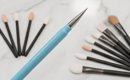Blackhead Remover featuring a strong steel body, designed for precise and gentle skincare