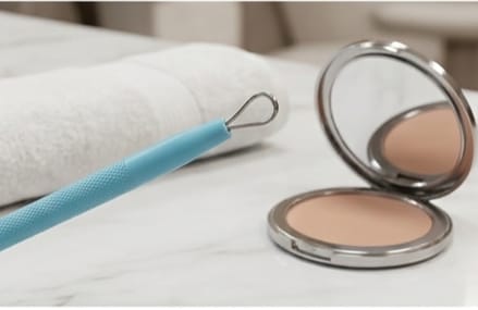 Blackhead Remover featuring a strong steel body, designed for precise and gentle skincare