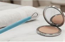Blackhead Remover featuring a strong steel body, designed for precise and gentle skincare