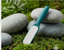 Foot Scrubber 2 Side Steel with Plastic Handle