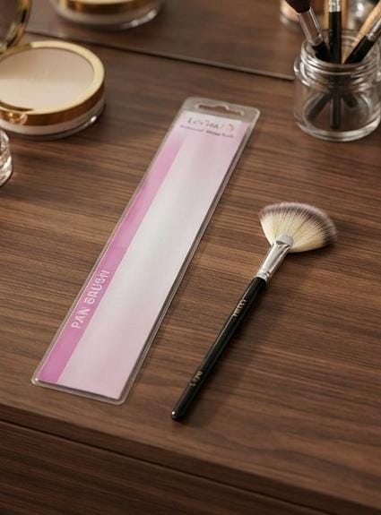 Levina Professional Makeup Fan Brush (S47-1)