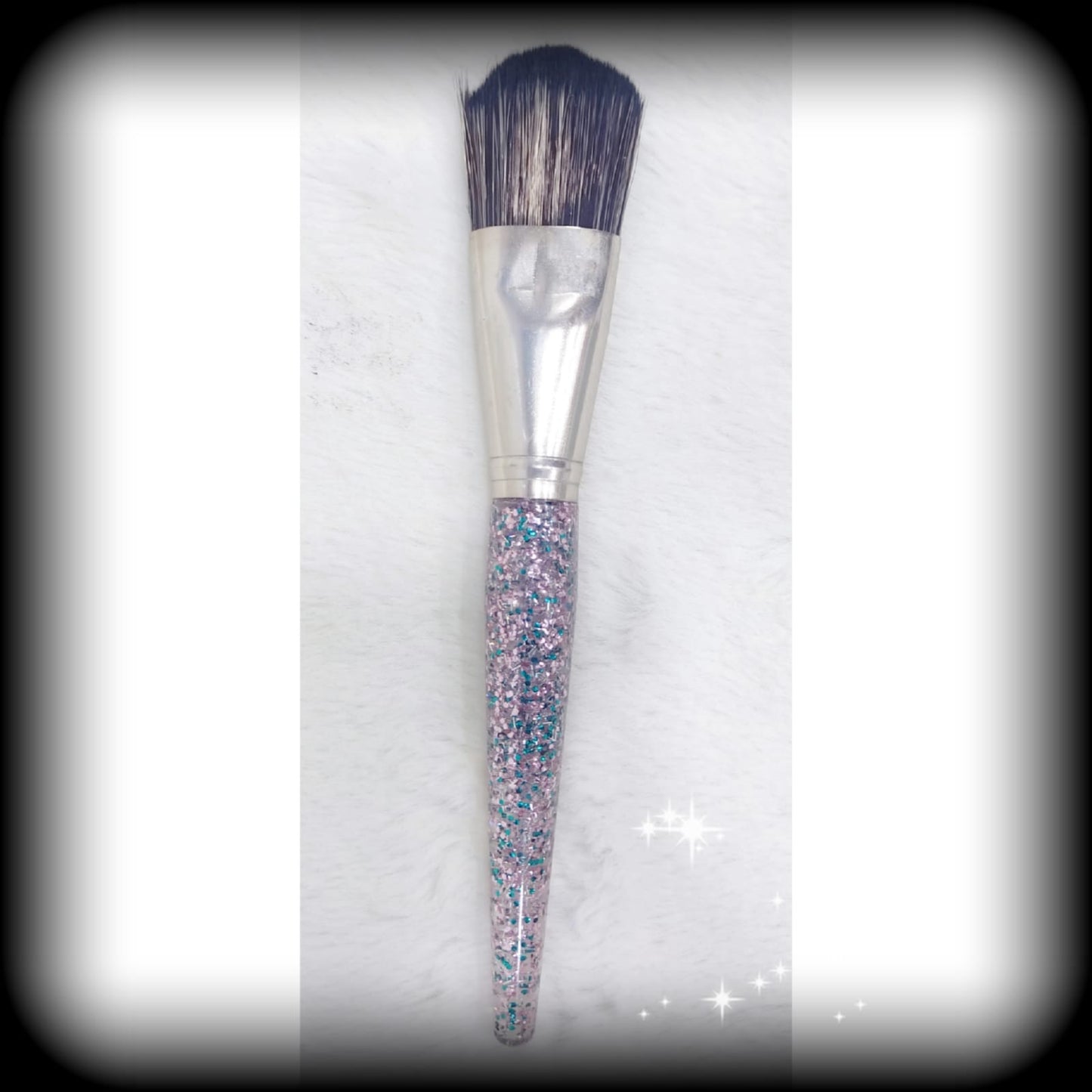 MAKEUP BRUSH