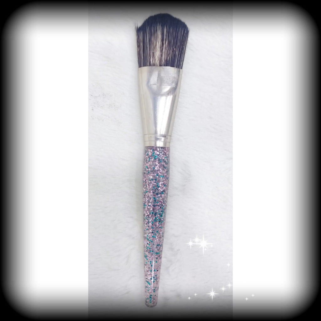 MAKEUP BRUSH