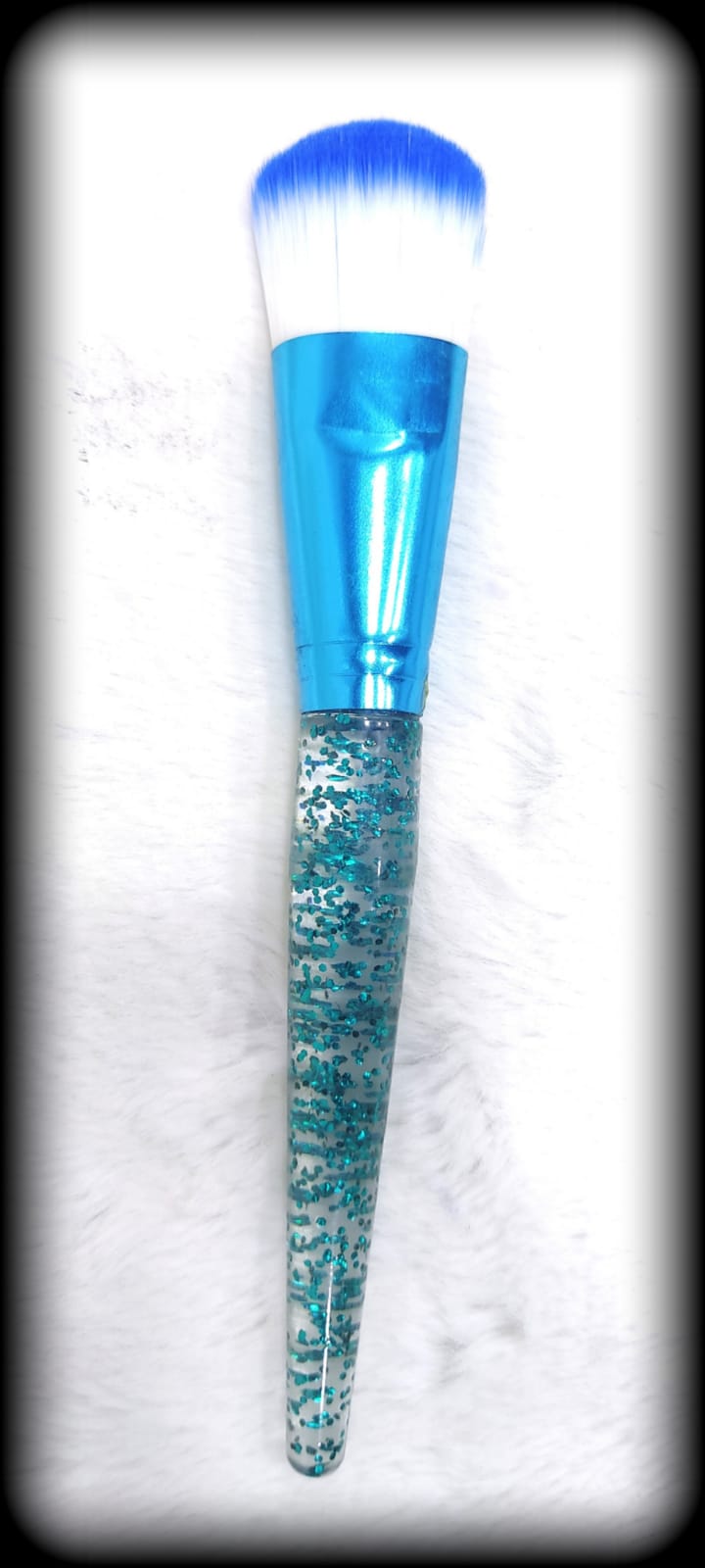 MAKEUP BRUSH