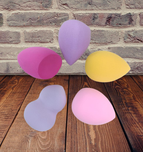 Merry Christmas Makeup Tools – Pack of 5 Pcs