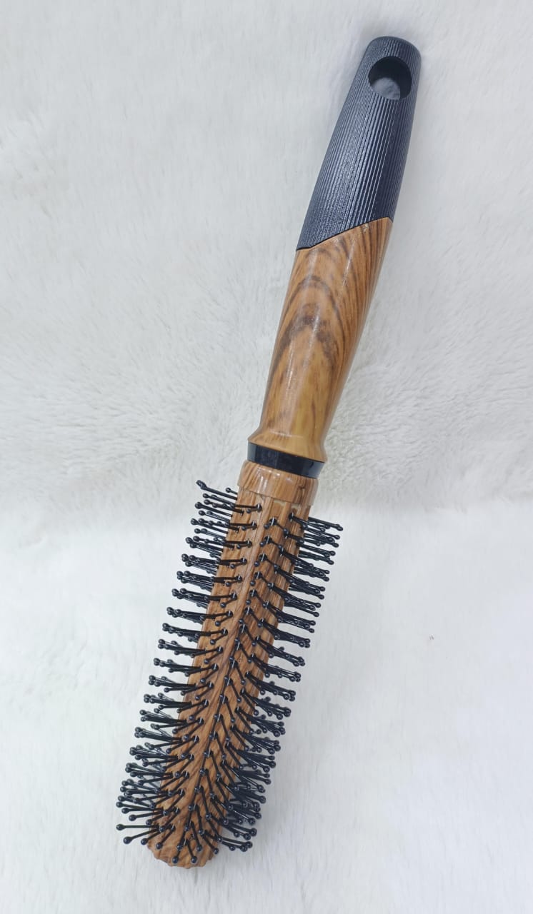 Quality Round Hair Brush with Wooden Handle – Boar Bristles & Barrel Design