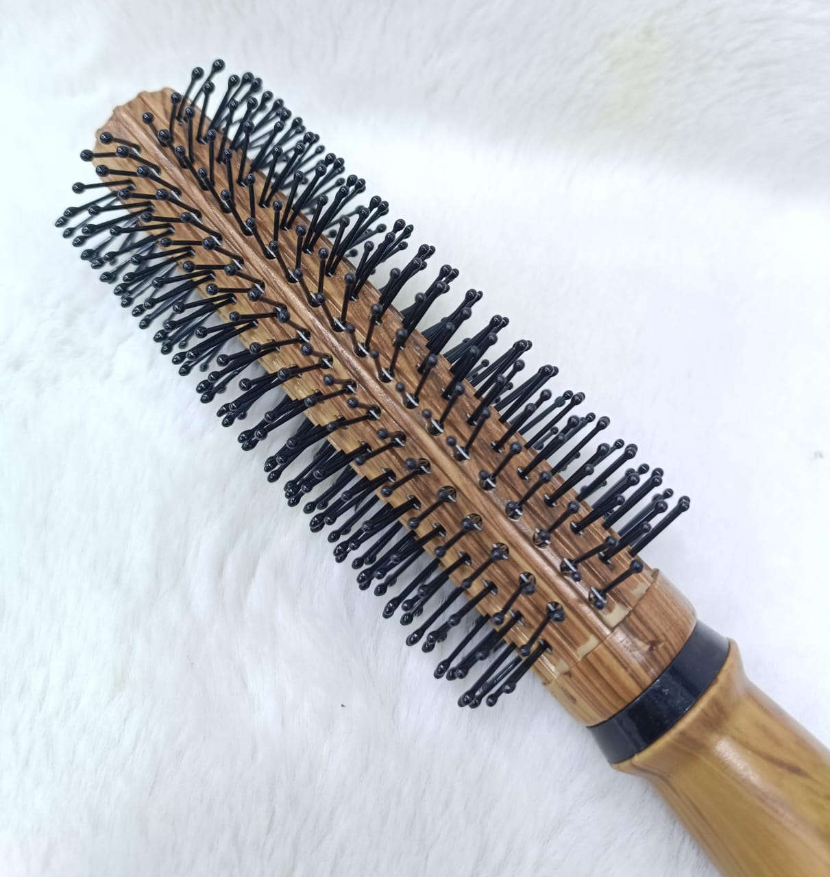 Quality Round Hair Brush with Wooden Handle – Boar Bristles & Barrel Design