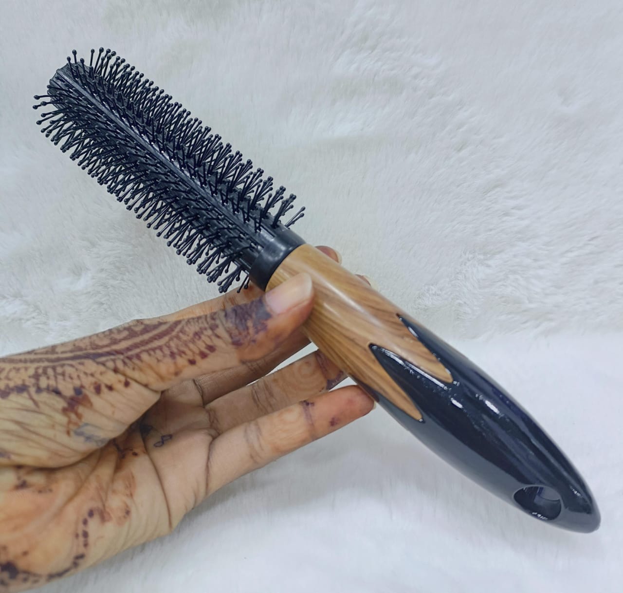Round hairbrush for styling (black) wholesale and retail in ubeauty pro store