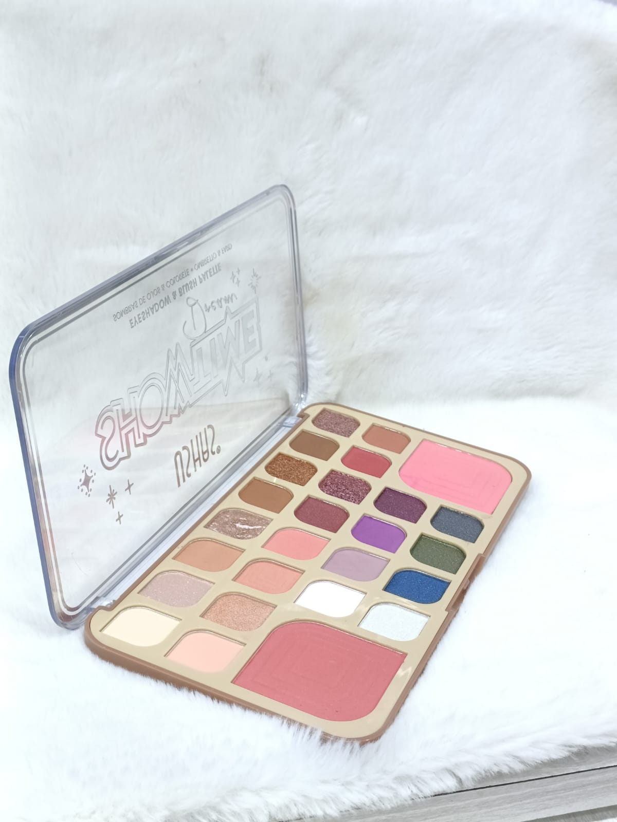 USHAS Showtime Eyeshadow &  Blush Palette