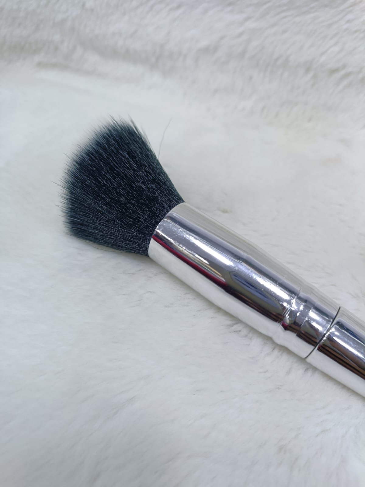 Beauty Highlighter Powder Makeup Brush With Soft Bristles