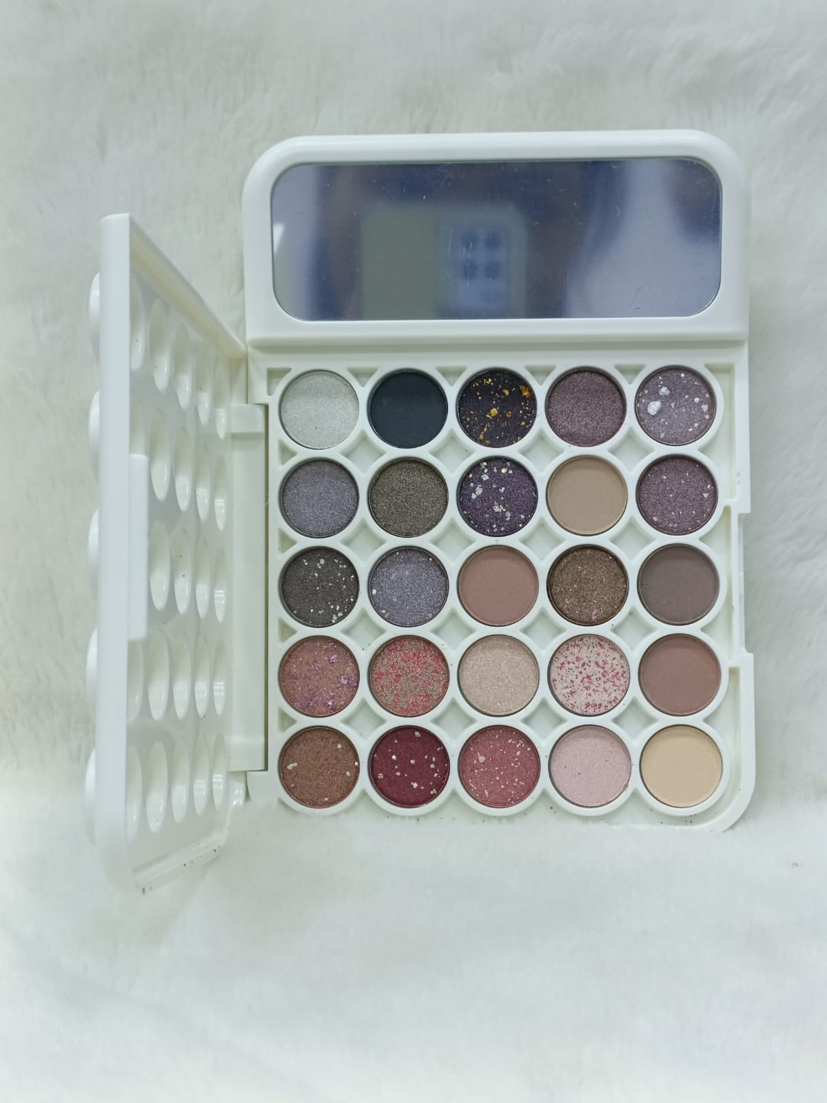 25 Colors Calculator-Style Eyeshadow Palette